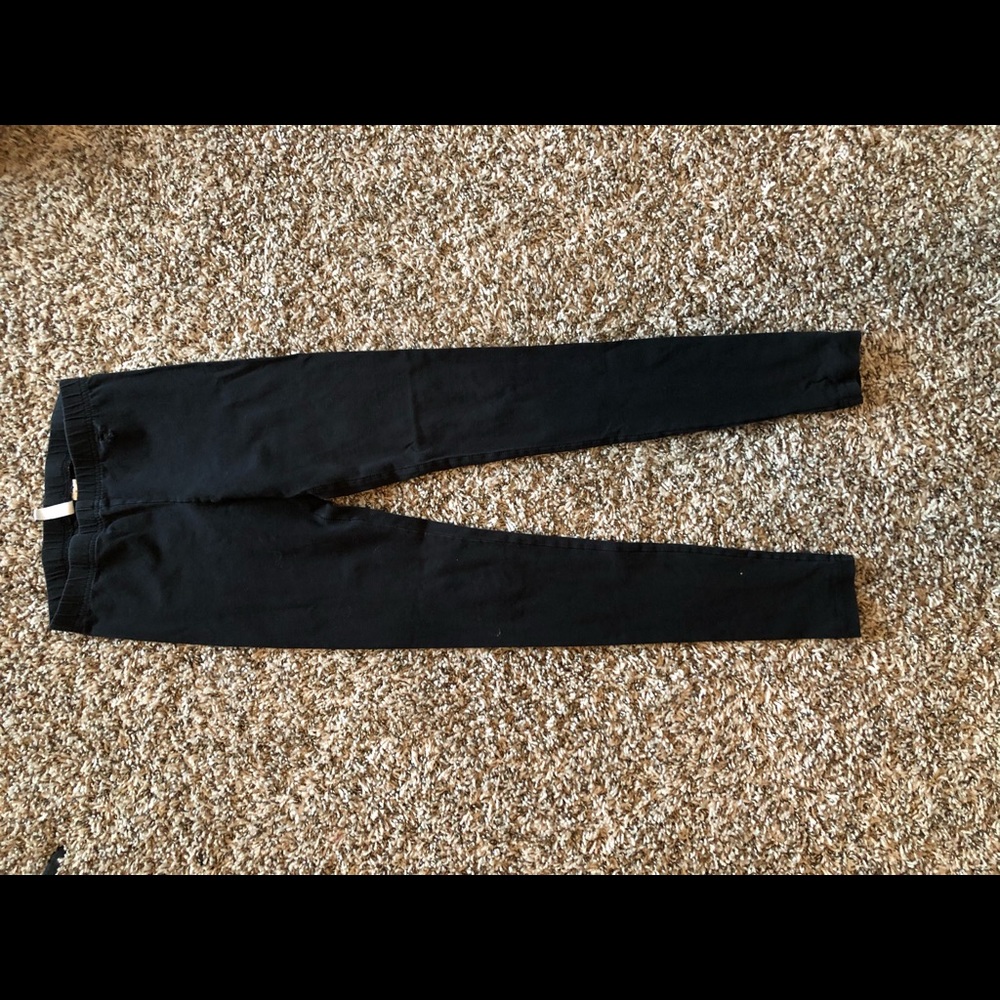 CLOTHES - Picture 5 of 8